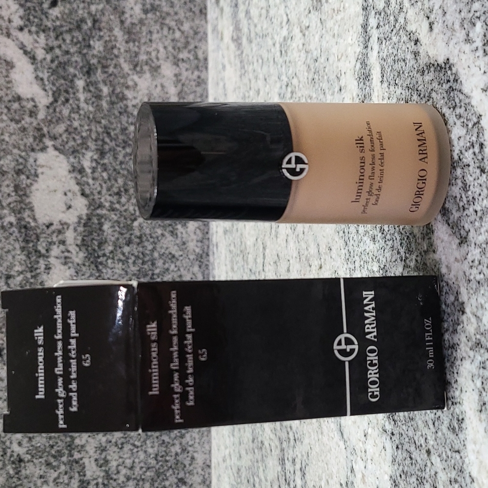 Brand New in box Armani Luminous Silk Foundation color 6.5 (full size 1 FL oz)